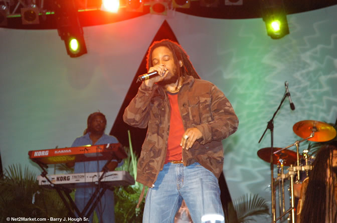 Damian "Junior Gong" Marley & Stephen Marley - Red Stripe Reggae Sumfest 2005 - International Night #2 - July 23th, 2005 - Negril Travel Guide, Negril Jamaica WI - http://www.negriltravelguide.com - info@negriltravelguide.com...!