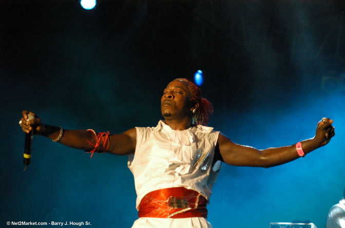 Elephant Man - Red Stripe Reggae Sumfest 2005 - Dancehall Night - July 21th, 2005 - Negril Travel Guide, Negril Jamaica WI - http://www.negriltravelguide.com - info@negriltravelguide.com...!