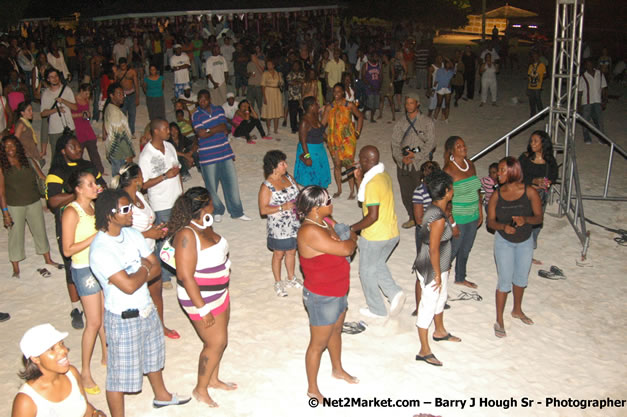 Red Stripe Reggae Sumfest 2007 - Beach Party - Tropical Beach - Sunday, July 15, 2007 - FAB 5 + Z Liquid - zip 103 fm - DJ Marvin - fame 95 fm - Craig Ross - Pieces  - Wyclef Refuge all-Star Sound System - Tropical Beach, Montego Bay, St James, Jamaica W.I. - Negril Travel Guide.com, Negril Jamaica WI - http://www.negriltravelguide.com - info@negriltravelguide.com...!