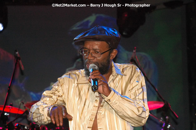 Beres Hammond - Red Stripe Reggae Sumfest 2007 - Zenith - Saturday, July 21, 2007 - Catherine Hall, Montego Bay, St James, Jamaica W.I. - Negril Travel Guide, Negril Jamaica WI - http://www.negriltravelguide.com - info@negriltravelguide.com...!