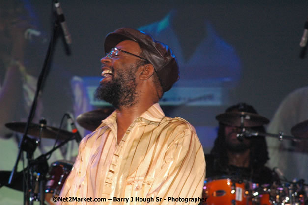 Beres Hammond - Red Stripe Reggae Sumfest 2007 - Zenith - Saturday, July 21, 2007 - Catherine Hall, Montego Bay, St James, Jamaica W.I. - Negril Travel Guide, Negril Jamaica WI - http://www.negriltravelguide.com - info@negriltravelguide.com...!