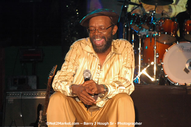 Beres Hammond - Red Stripe Reggae Sumfest 2007 - Zenith - Saturday, July 21, 2007 - Catherine Hall, Montego Bay, St James, Jamaica W.I. - Negril Travel Guide, Negril Jamaica WI - http://www.negriltravelguide.com - info@negriltravelguide.com...!