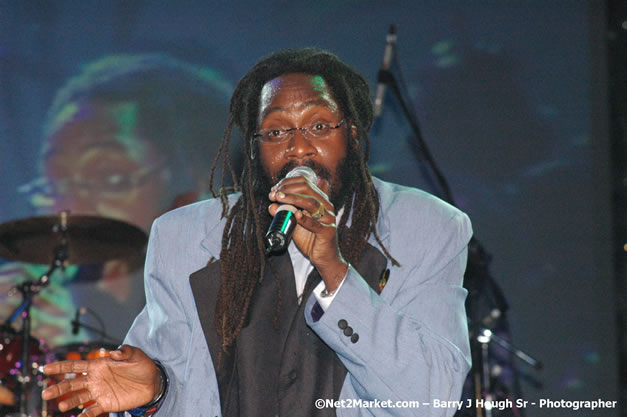 Tarrus Riley - Red Stripe Reggae Sumfest 2007 - Zenith - Saturday, July 21, 2007 - Catherine Hall, Montego Bay, St James, Jamaica W.I. - Negril Travel Guide, Negril Jamaica WI - http://www.negriltravelguide.com - info@negriltravelguide.com...!