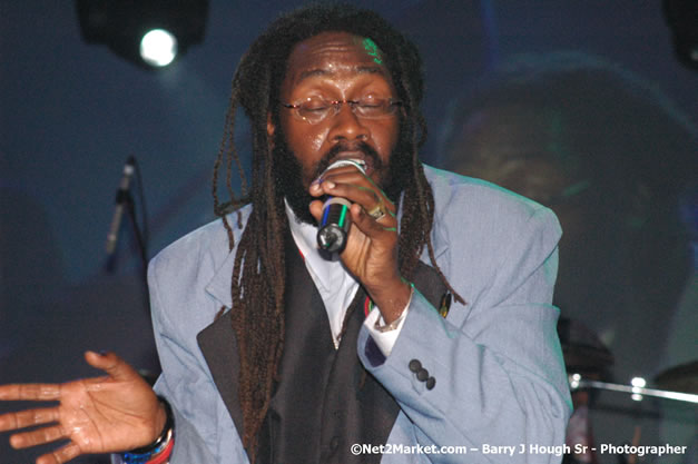 Tarrus Riley - Red Stripe Reggae Sumfest 2007 - Zenith - Saturday, July 21, 2007 - Catherine Hall, Montego Bay, St James, Jamaica W.I. - Negril Travel Guide, Negril Jamaica WI - http://www.negriltravelguide.com - info@negriltravelguide.com...!