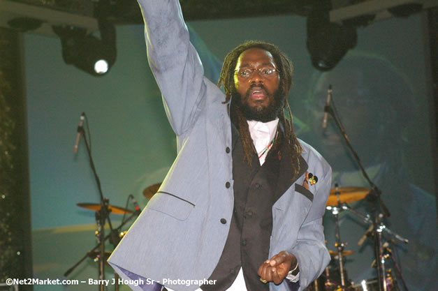 Tarrus Riley - Red Stripe Reggae Sumfest 2007 - Zenith - Saturday, July 21, 2007 - Catherine Hall, Montego Bay, St James, Jamaica W.I. - Negril Travel Guide, Negril Jamaica WI - http://www.negriltravelguide.com - info@negriltravelguide.com...!