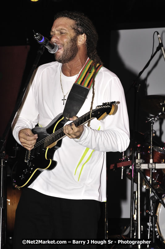 Andy Vernon @ Red Stripe Reggae Sumfest 2008 International Night 2, Catherine Hall, Montego Bay - Saturday, July 19, 2008 - Reggae Sumfest 2008 July 13 - July 19, 2008 - Photographs by Net2Market.com - Barry J. Hough Sr. Photojournalist/Photograper - Photographs taken with a Nikon D300 - Negril Travel Guide, Negril Jamaica WI - http://www.negriltravelguide.com - info@negriltravelguide.com...!