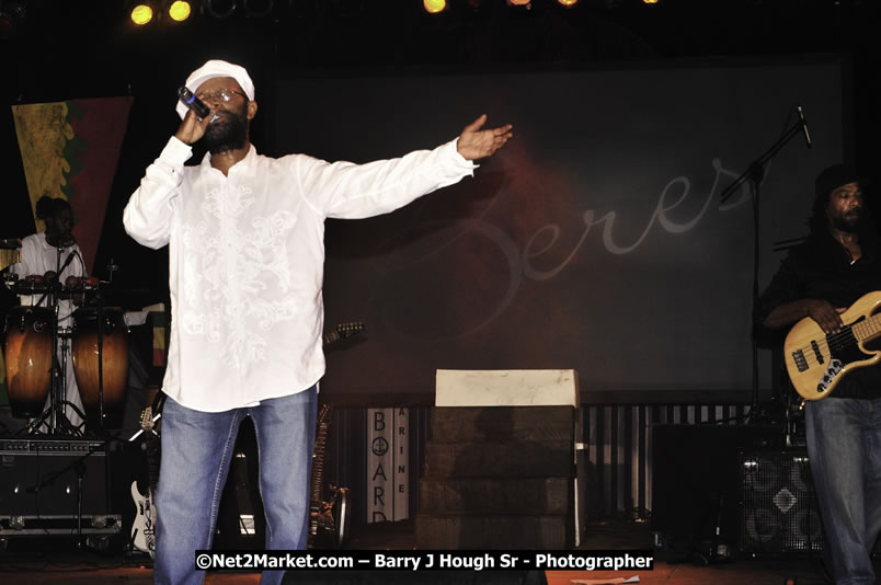 Beres Hammond @ Red Stripe Reggae Sumfest 2008 International Night 2, Catherine Hall, Montego Bay - Saturday, July 19, 2008 - Reggae Sumfest 2008 July 13 - July 19, 2008 - Photographs by Net2Market.com - Barry J. Hough Sr. Photojournalist/Photograper - Photographs taken with a Nikon D300 - Negril Travel Guide, Negril Jamaica WI - http://www.negriltravelguide.com - info@negriltravelguide.com...!