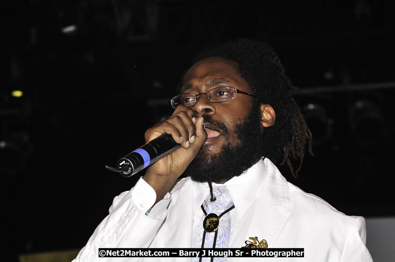 Tarrus Riley @ Red Stripe Reggae Sumfest 2008 International Night 2, Catherine Hall, Montego Bay - Saturday, July 19, 2008 - Reggae Sumfest 2008 July 13 - July 19, 2008 - Photographs by Net2Market.com - Barry J. Hough Sr. Photojournalist/Photograper - Photographs taken with a Nikon D300 - Negril Travel Guide, Negril Jamaica WI - http://www.negriltravelguide.com - info@negriltravelguide.com...!