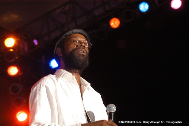 Beres Hammond - Red Stripe Reggae Sumfest 2006 - The Summit - Jamaica's Greatest, The World's Best - Saturday, July 22, 2006 - Montego Bay, Jamaica - Negril Travel Guide, Negril Jamaica WI - http://www.negriltravelguide.com - info@negriltravelguide.com...!