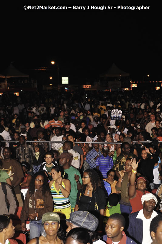 Beres Hammond @ Reggae Sumfest 2008 International Night 2, Catherine Hall, Montego Bay - Saturday, July 19, 2008 - Reggae Sumfest 2008 July 13 - July 19, 2008 - Photographs by Net2Market.com - Barry J. Hough Sr. Photojournalist/Photograper - Photographs taken with a Nikon D300 - Negril Travel Guide, Negril Jamaica WI - http://www.negriltravelguide.com - info@negriltravelguide.com...!