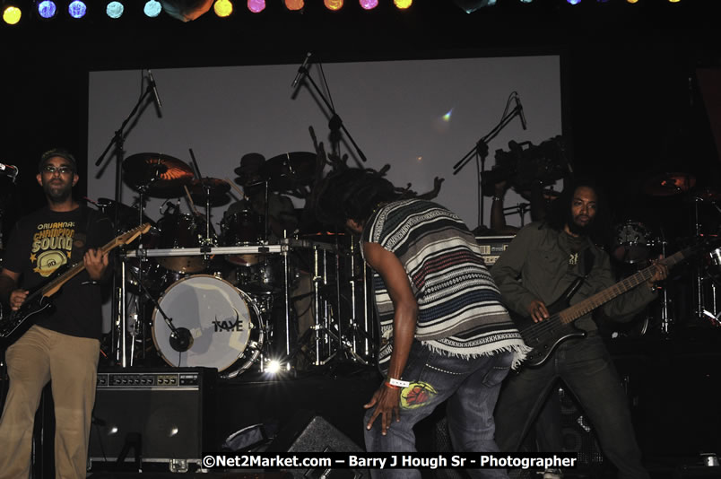 Rootz Underground @ Reggae Sumfest 2008 International Night 2, Catherine Hall, Montego Bay - Saturday, July 19, 2008 - Reggae Sumfest 2008 July 13 - July 19, 2008 - Photographs by Net2Market.com - Barry J. Hough Sr. Photojournalist/Photograper - Photographs taken with a Nikon D300 - Negril Travel Guide, Negril Jamaica WI - http://www.negriltravelguide.com - info@negriltravelguide.com...!