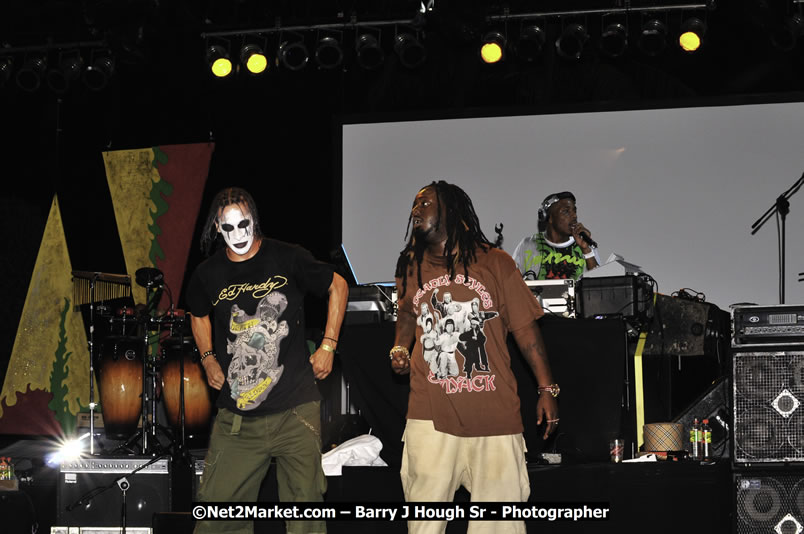 T - Pain @ Reggae Sumfest 2008 International Night 2, Catherine Hall, Montego Bay - Saturday, July 19, 2008 - Reggae Sumfest 2008 July 13 - July 19, 2008 - Photographs by Net2Market.com - Barry J. Hough Sr. Photojournalist/Photograper - Photographs taken with a Nikon D300 - Negril Travel Guide, Negril Jamaica WI - http://www.negriltravelguide.com - info@negriltravelguide.com...!