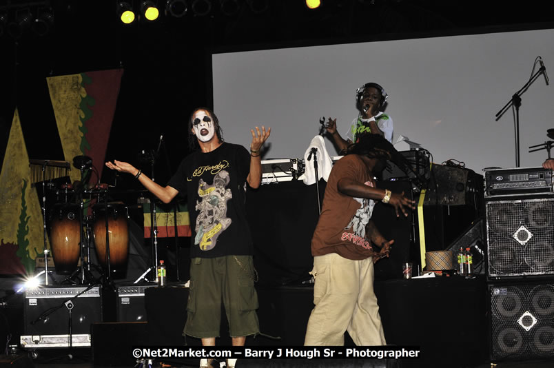 T - Pain @ Reggae Sumfest 2008 International Night 2, Catherine Hall, Montego Bay - Saturday, July 19, 2008 - Reggae Sumfest 2008 July 13 - July 19, 2008 - Photographs by Net2Market.com - Barry J. Hough Sr. Photojournalist/Photograper - Photographs taken with a Nikon D300 - Negril Travel Guide, Negril Jamaica WI - http://www.negriltravelguide.com - info@negriltravelguide.com...!