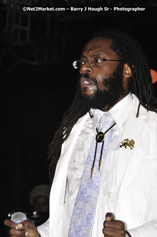 Tarrus Riley @ Reggae Sumfest 2008 International Night 2, Catherine Hall, Montego Bay - Saturday, July 19, 2008 - Reggae Sumfest 2008 July 13 - July 19, 2008 - Photographs by Net2Market.com - Barry J. Hough Sr. Photojournalist/Photograper - Photographs taken with a Nikon D300 - Negril Travel Guide, Negril Jamaica WI - http://www.negriltravelguide.com - info@negriltravelguide.com...!