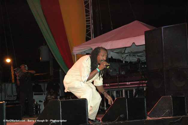 Mackie Conscious - Ignition - The Internation Fire Blazes - Friday, July 21, 2006 - Montego Bay, Jamaica - Negril Travel Guide, Negril Jamaica WI - http://www.negriltravelguide.com - info@negriltravelguide.com...!