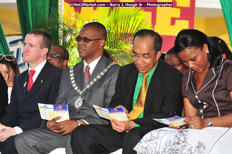 The City of Montego Bay Welcomes Our 2008 Olympians - Western Motorcade - Civic Ceremony - A Salute To Our Beijing Heros - Sam Sharpe Square, Montego Bay, Jamaica - Tuesday, October 7, 2008 - Photographs by Net2Market.com - Barry J. Hough Sr. Photojournalist/Photograper - Photographs taken with a Nikon D300 - Negril Travel Guide, Negril Jamaica WI - http://www.negriltravelguide.com - info@negriltravelguide.com...!